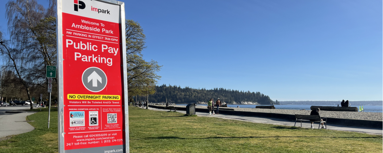 Pay parking signage at Ambleside Park